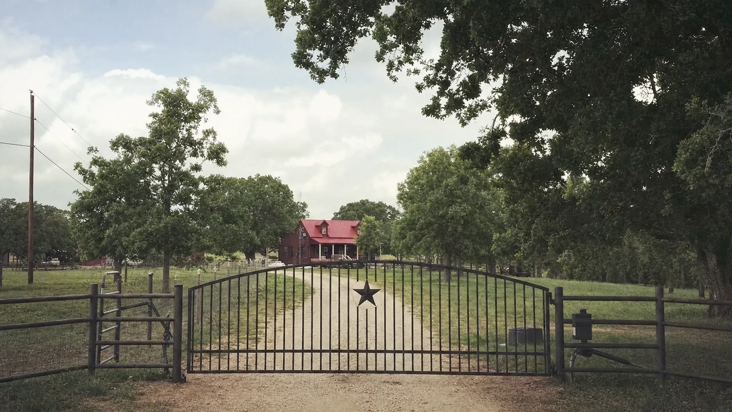 Vaquera Ranch, Bastrop County, Texas, in der goldenen Stunde
